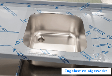Spoelbak ingelast en afgewerkt